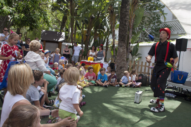 A juggler kept the children entertained during the fundraiser